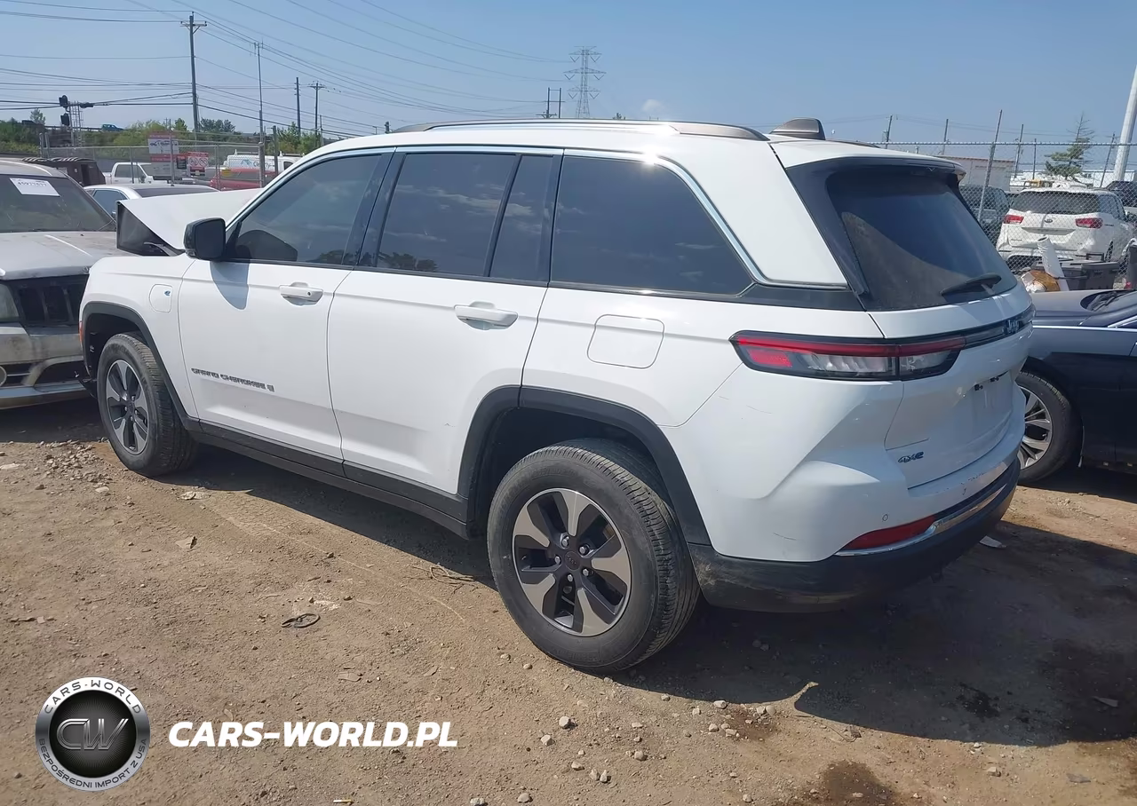 2023 Jeep Grand Cherokee 4Xe VIN:1C4RJYB62PC623715 - 3
