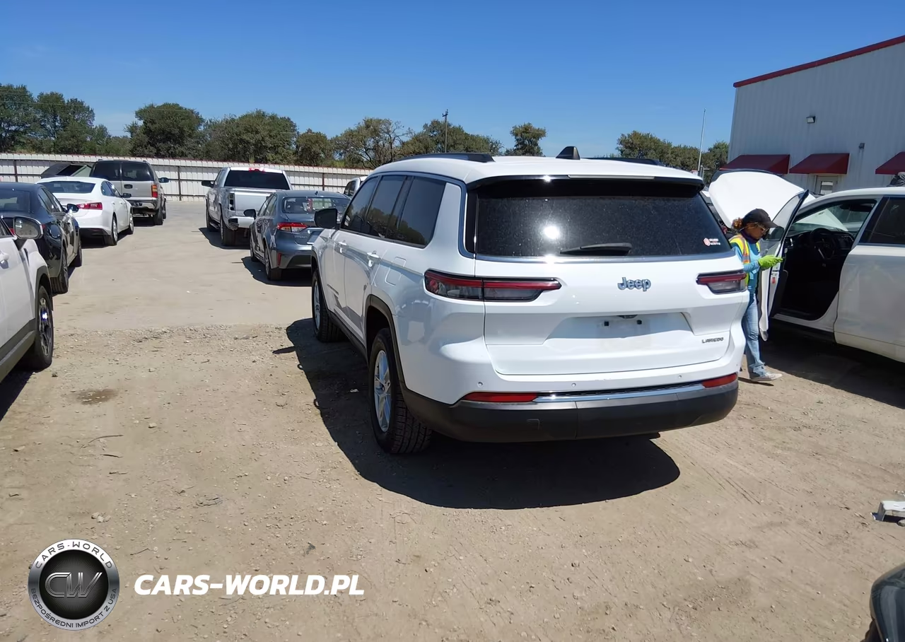 2023 Jeep Grand Cherokee L Laredo 4X2 VIN:1C4RJJAG2P8901582 - 3
