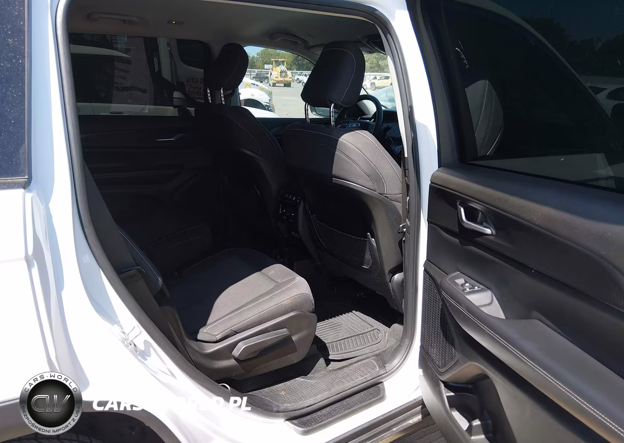 2023 Jeep Grand Cherokee L Laredo 4X2 VIN:1C4RJJAG2P8901582 - 8