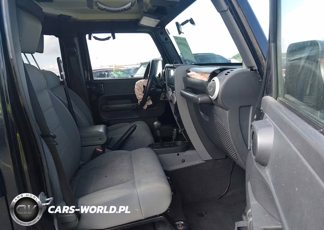 2009 Jeep Wrangler Unlimited Sahara VIN:1J4GA59189L762177 - 5