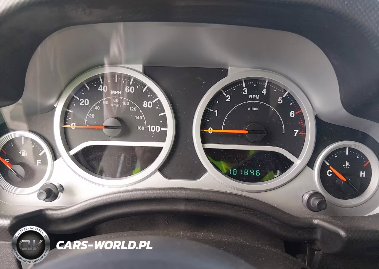 2009 Jeep Wrangler Unlimited Sahara VIN:1J4GA59189L762177 - 7