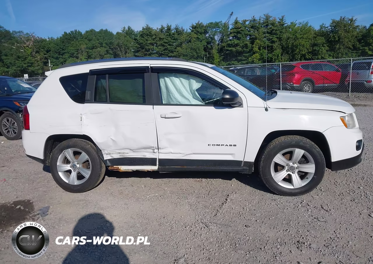 2013 Jeep Compass Latitude VIN:1C4NJDEB5DD207812 - 13