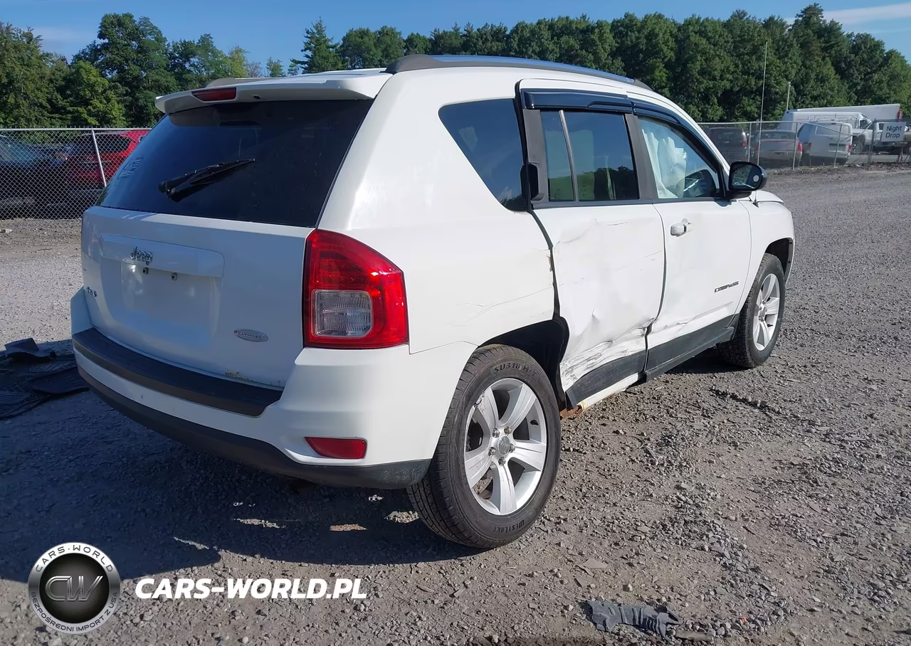 2013 Jeep Compass Latitude VIN:1C4NJDEB5DD207812 - 4