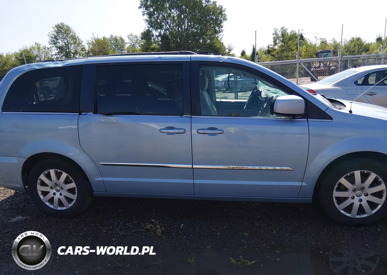 2013 Chrysler Town & Country Touring VIN:2C4RC1BG2DR573735 - 13
