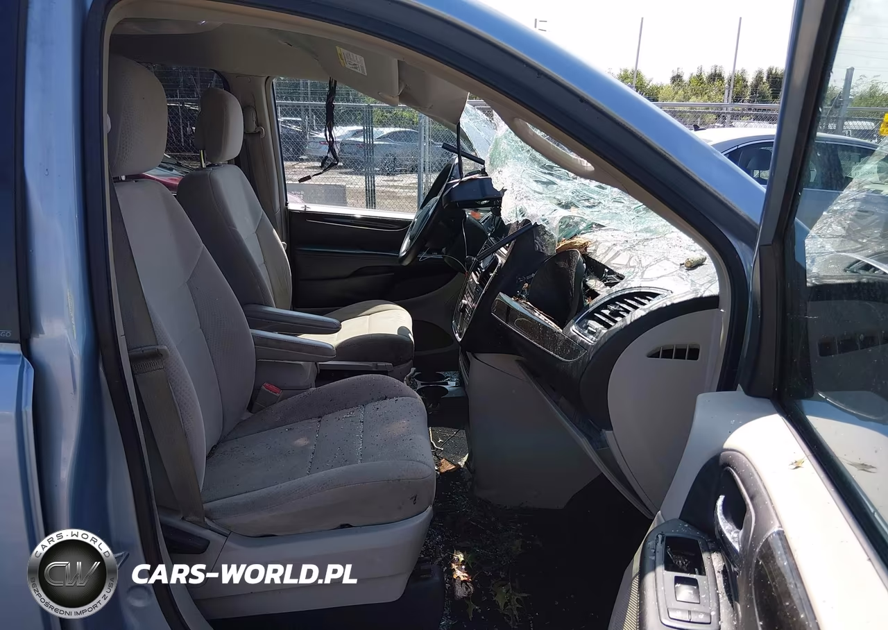 2013 Chrysler Town & Country Touring VIN:2C4RC1BG2DR573735 - 5