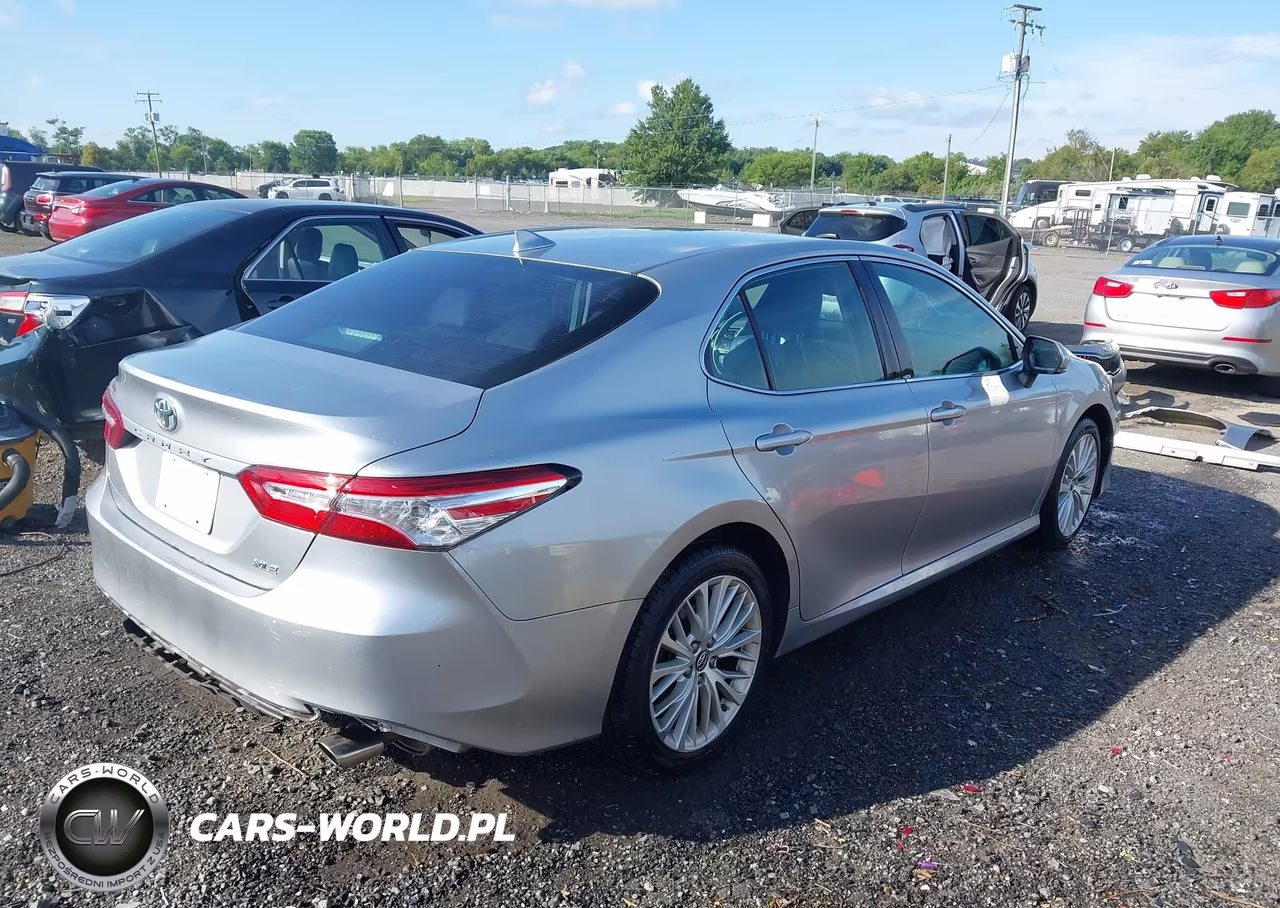 2019 Toyota Camry Xle VIN:4T1B11HK9KU806802 - 4