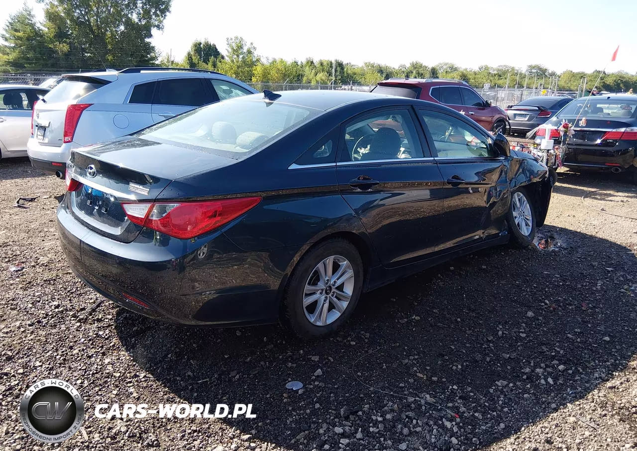 2012 Hyundai Sonata Gls VIN:5NPEB4AC3CH335034 - 4