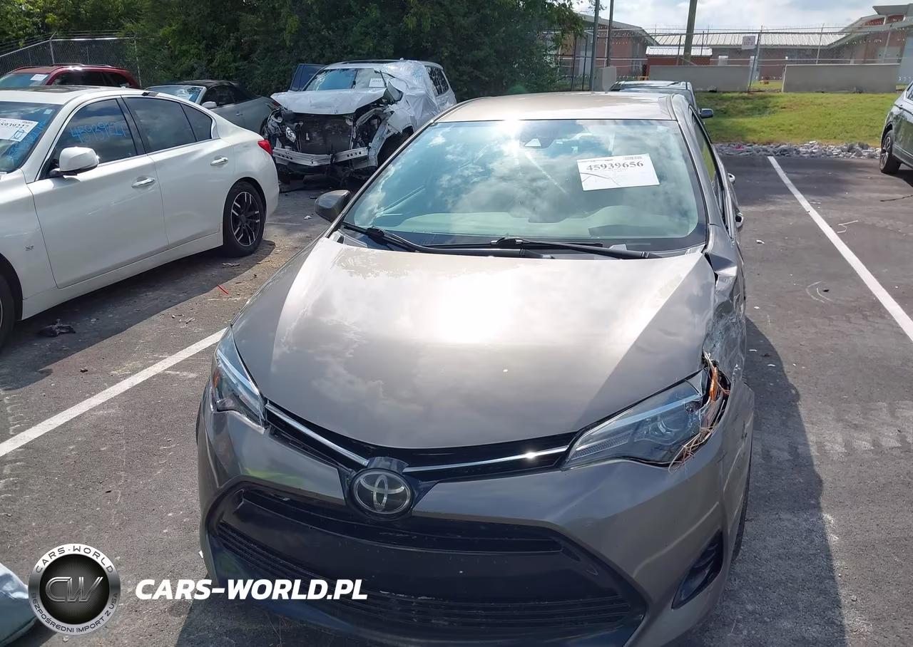 2018 Toyota Corolla Le VIN:2T1BURHE8JC047964 - 12