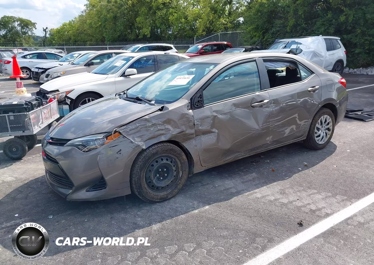 2018 Toyota Corolla Le VIN:2T1BURHE8JC047964 - 2