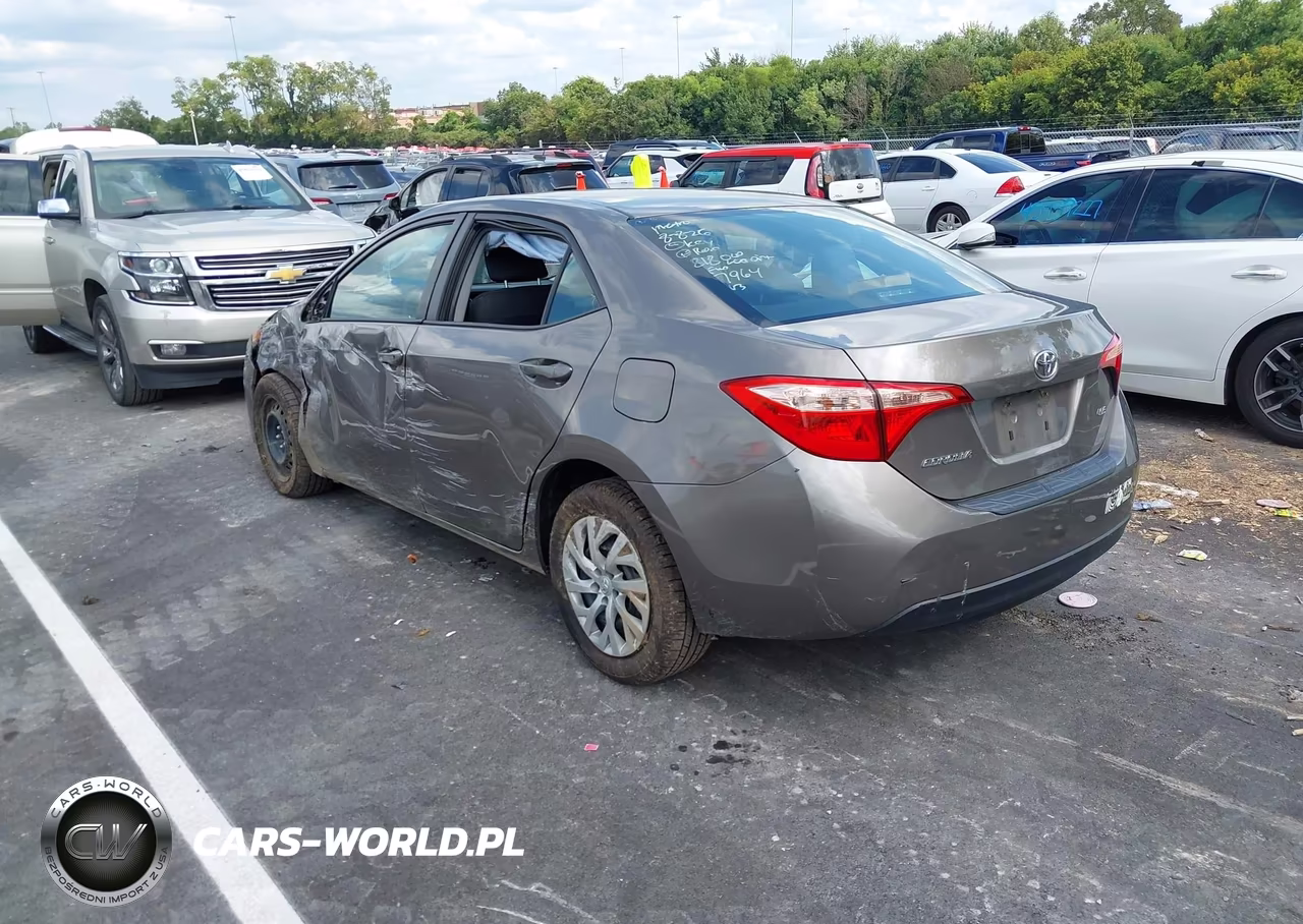 2018 Toyota Corolla Le VIN:2T1BURHE8JC047964 - 3