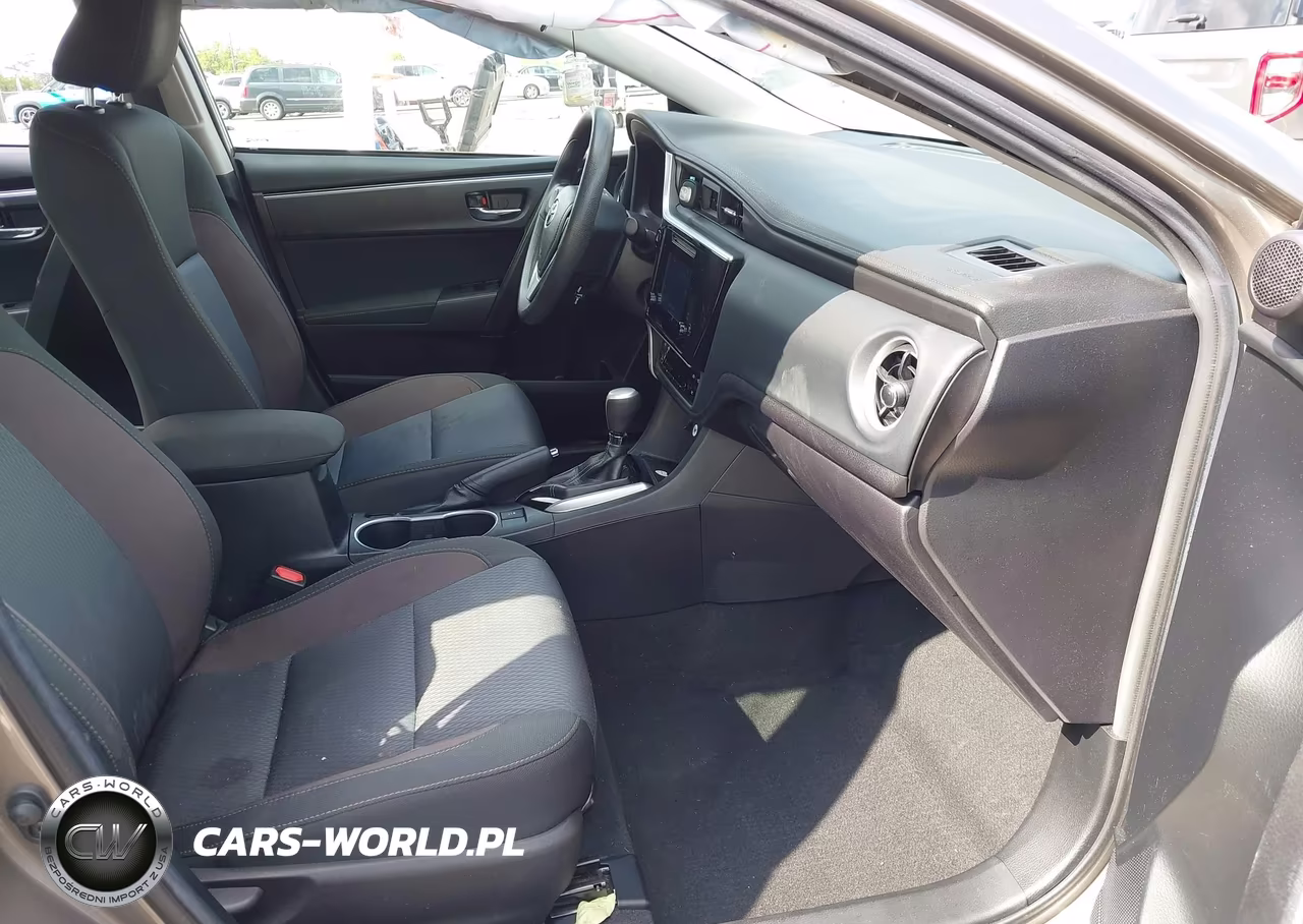 2018 Toyota Corolla Le VIN:2T1BURHE8JC047964 - 5