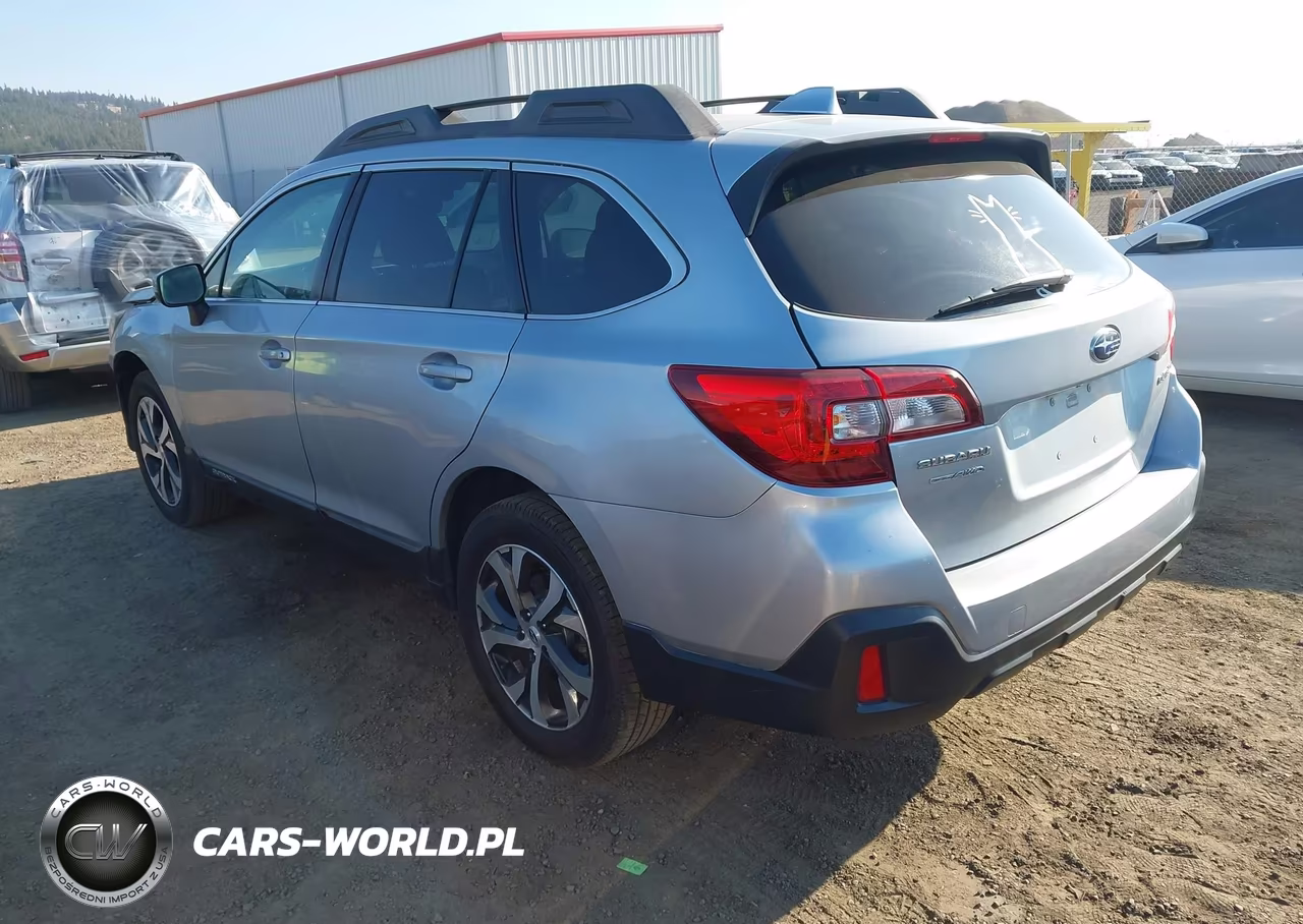 2018 Subaru Outback 2.5I Premium VIN:4S4BSAFC6J3382329 - 3