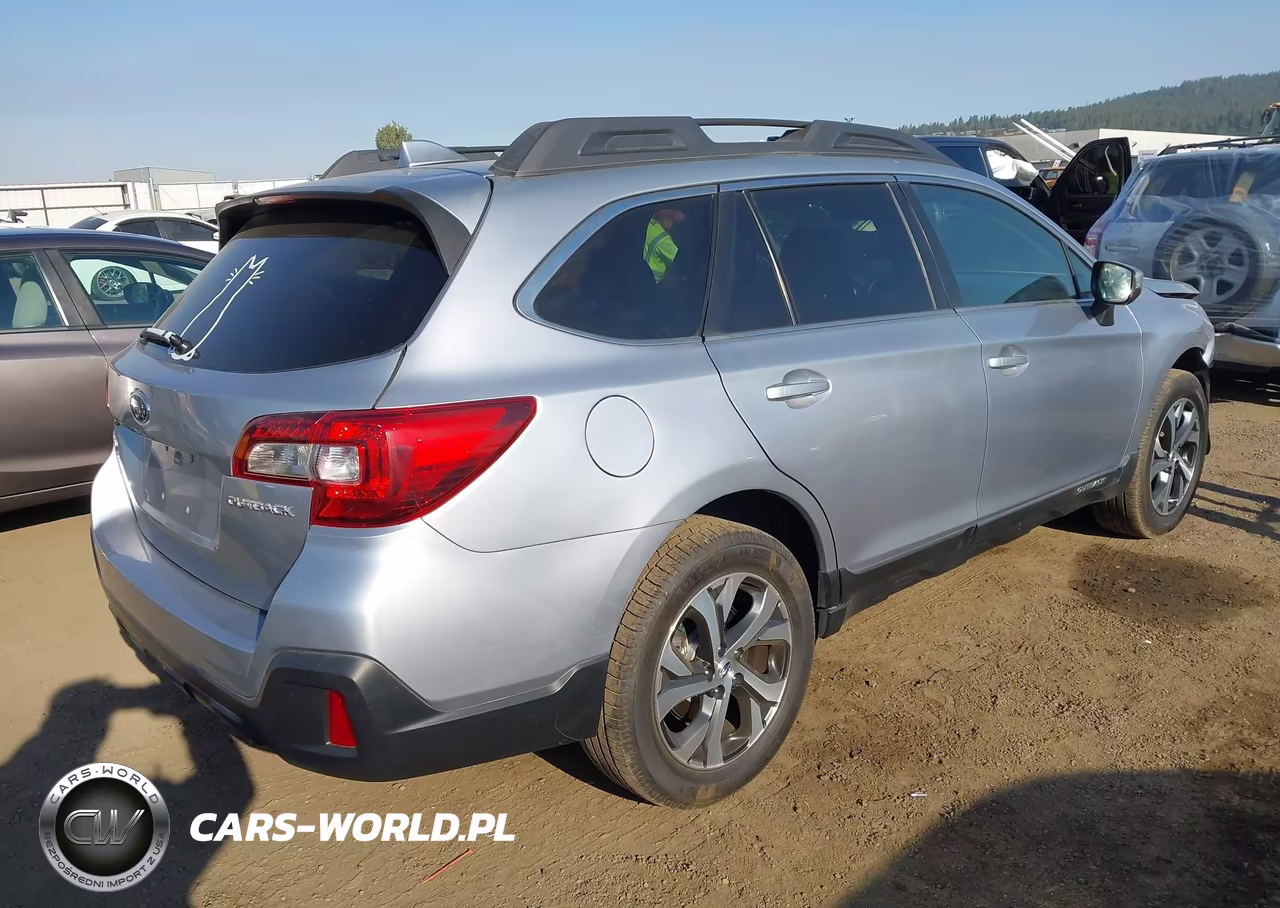 2018 Subaru Outback 2.5I Premium VIN:4S4BSAFC6J3382329 - 4