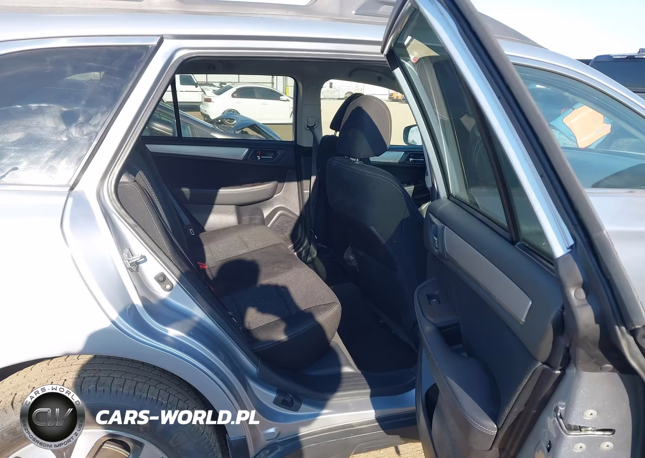 2018 Subaru Outback 2.5I Premium VIN:4S4BSAFC6J3382329 - 8