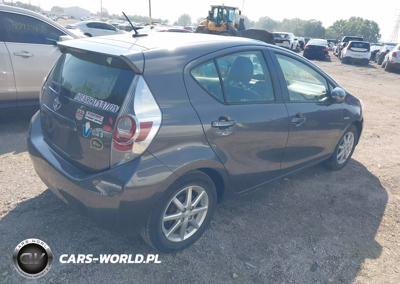 2014 Toyota Prius C Four VIN:JTDKDTB34E1078014 - 4