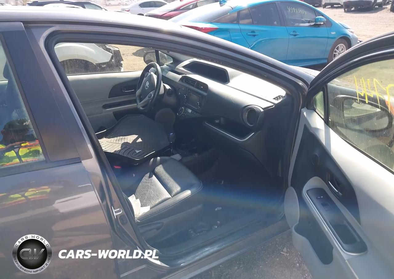 2014 Toyota Prius C Four VIN:JTDKDTB34E1078014 - 5