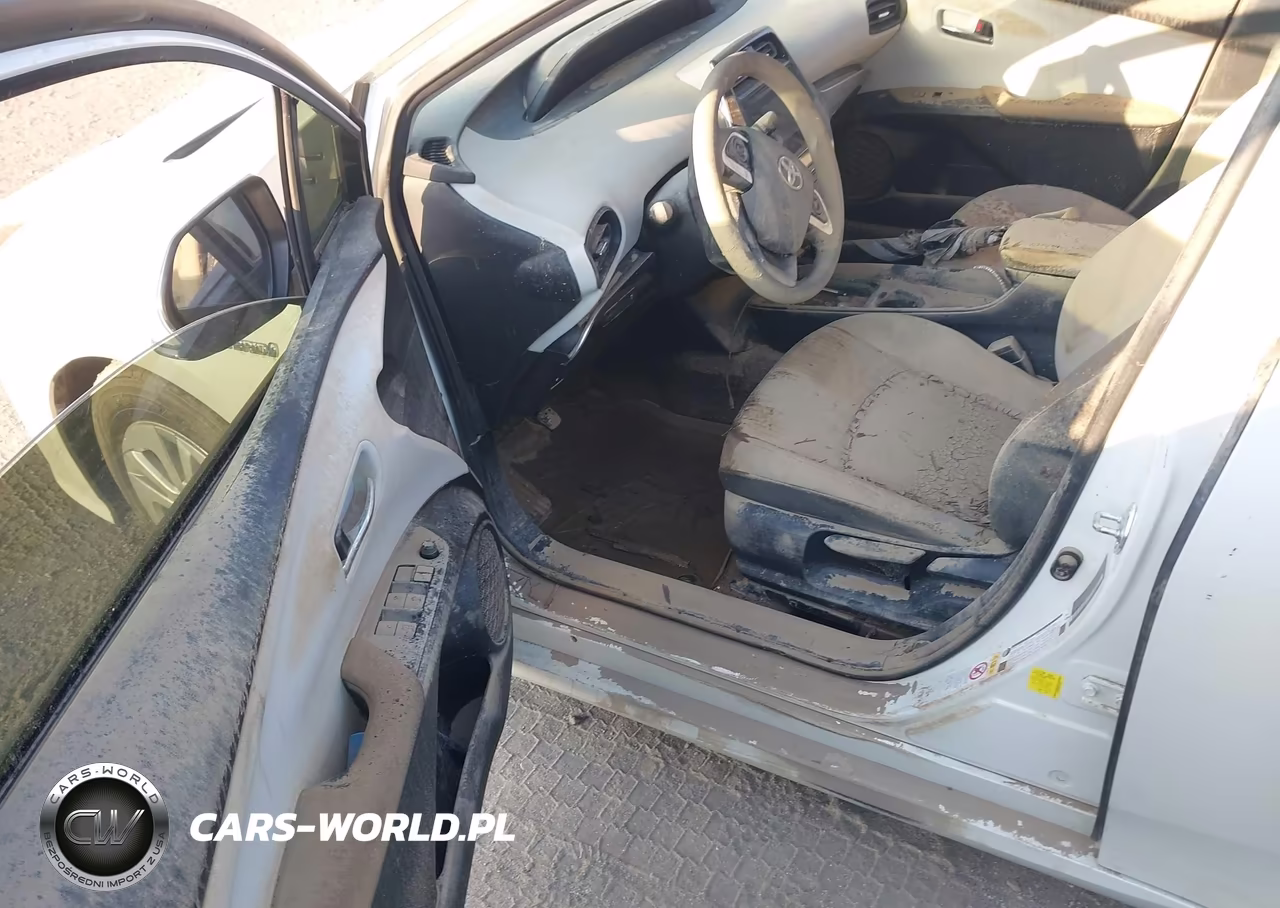 2016 Toyota Prius Two VIN:JTDKBRFU8G3519615 - 6