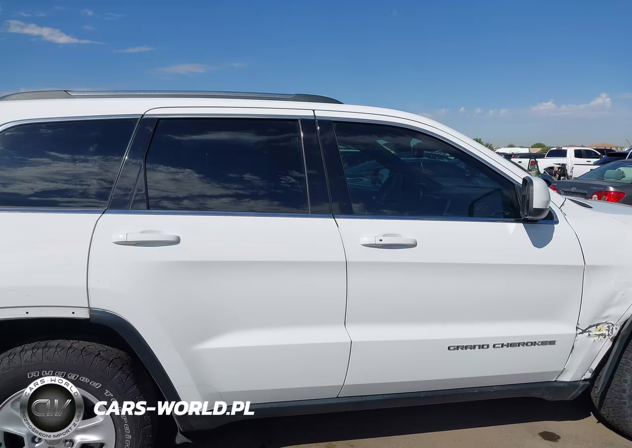 2015 Jeep Grand Cherokee Laredo VIN:1C4RJEAG6FC826243 - 13