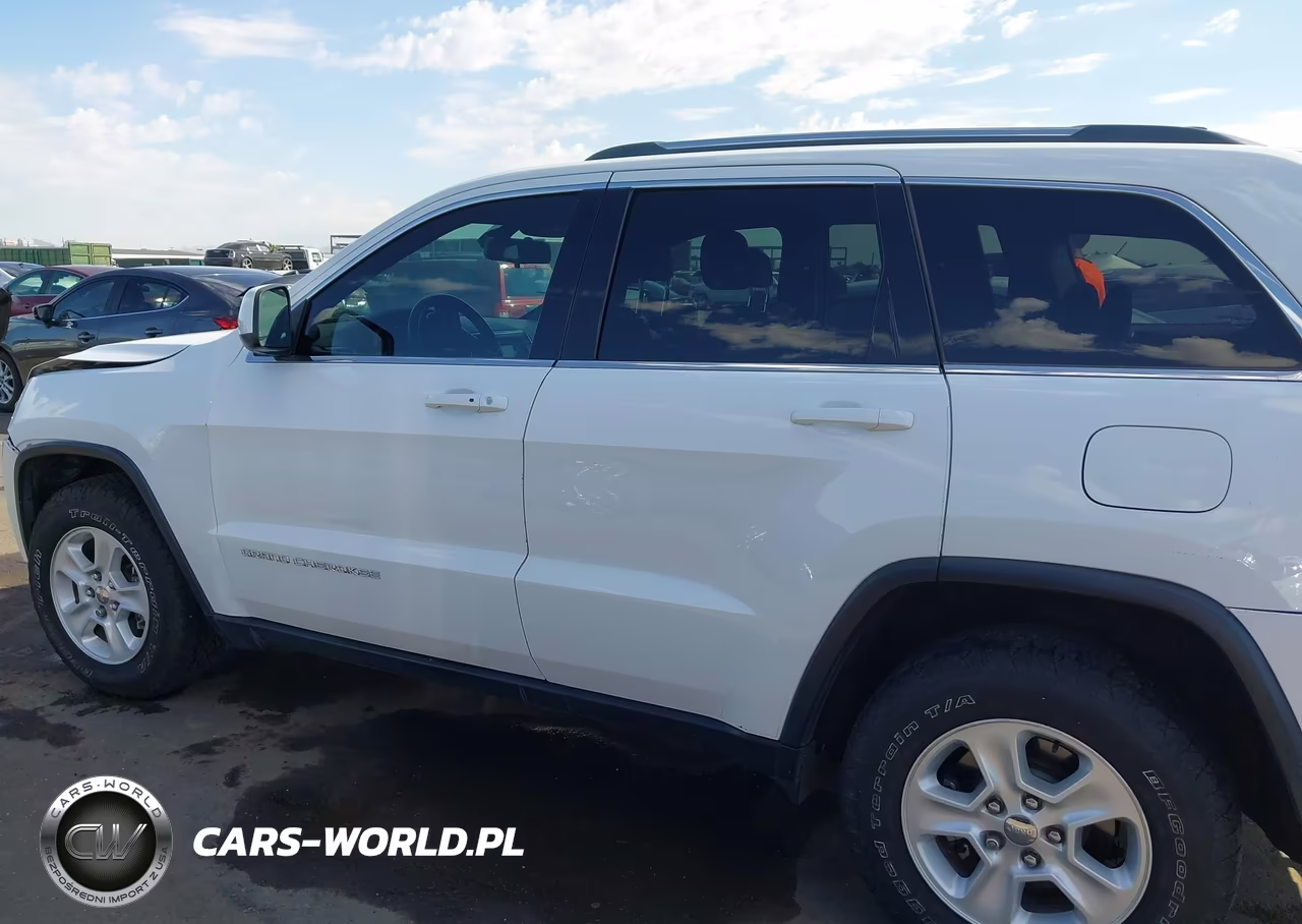 2015 Jeep Grand Cherokee Laredo VIN:1C4RJEAG6FC826243 - 14