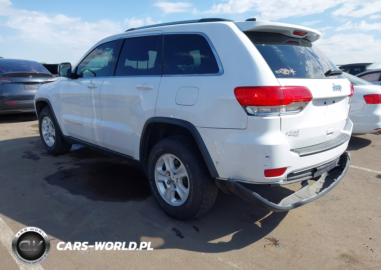 2015 Jeep Grand Cherokee Laredo VIN:1C4RJEAG6FC826243 - 3