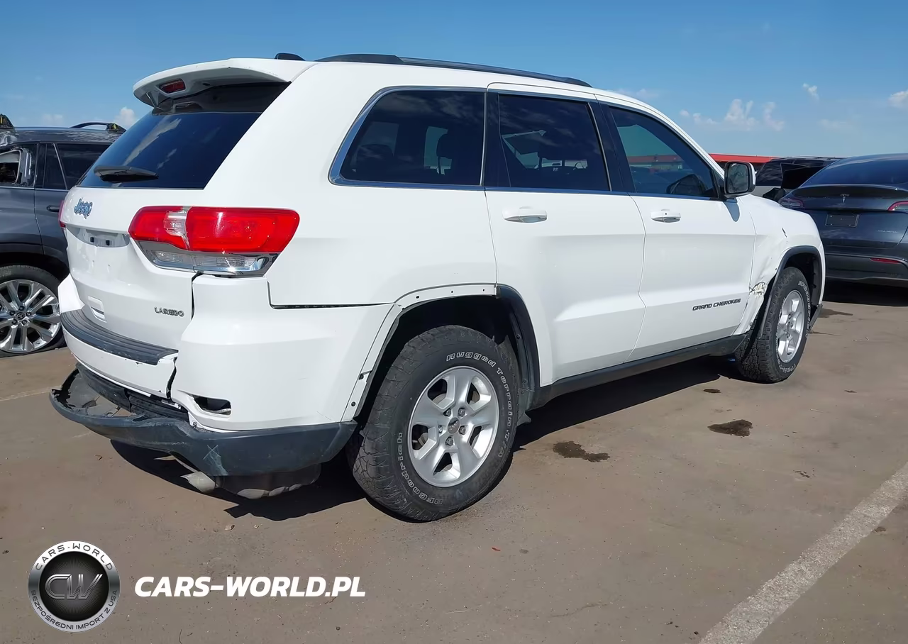 2015 Jeep Grand Cherokee Laredo VIN:1C4RJEAG6FC826243 - 4