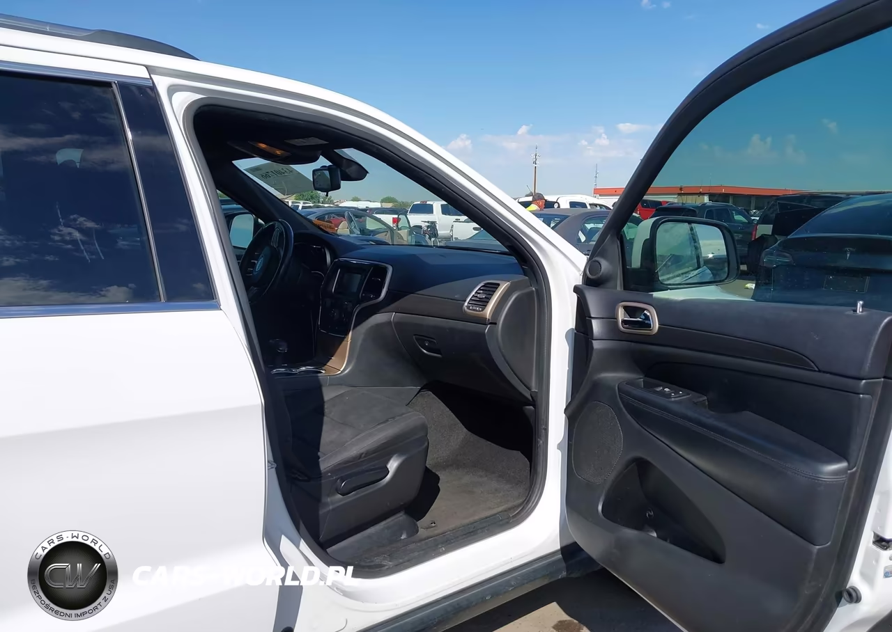 2015 Jeep Grand Cherokee Laredo VIN:1C4RJEAG6FC826243 - 5