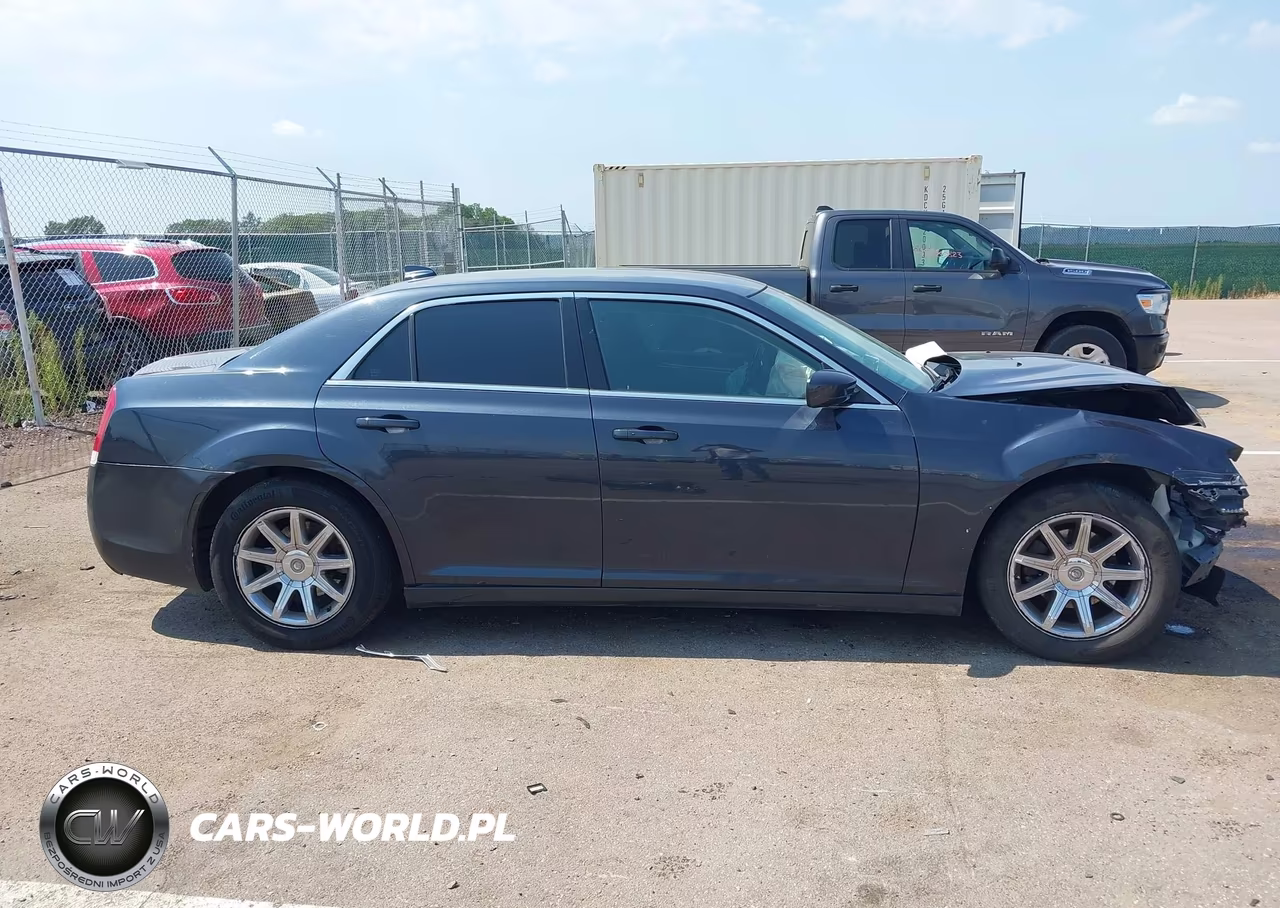 2016 Chrysler 300 Limited VIN:2C3CCAAG8GH295462 - 13