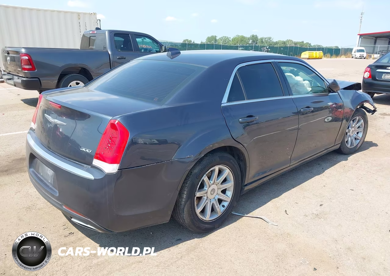 2016 Chrysler 300 Limited VIN:2C3CCAAG8GH295462 - 4