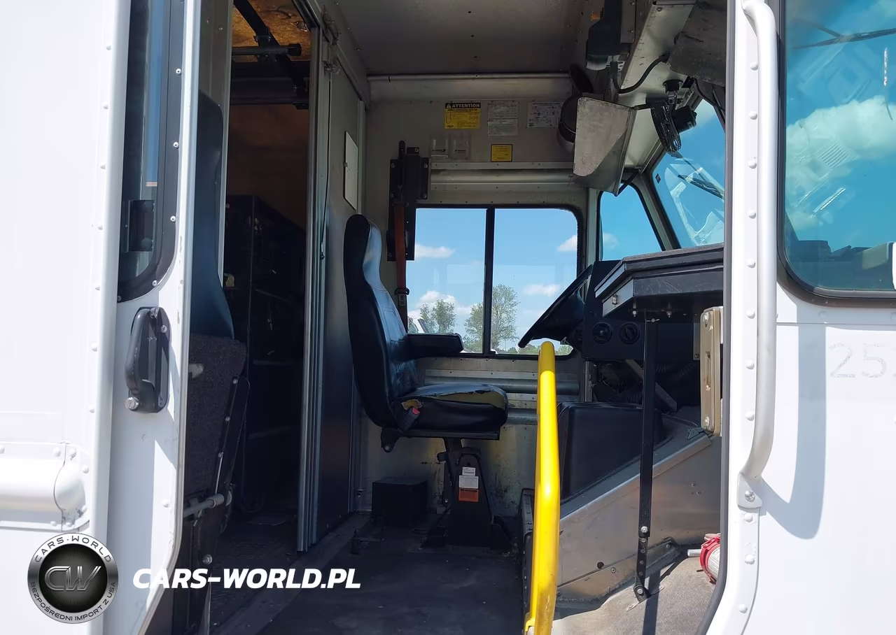 2015 Ford F-59 Commercial Stripped VIN:1F66F5KY4F0A04668 - 6