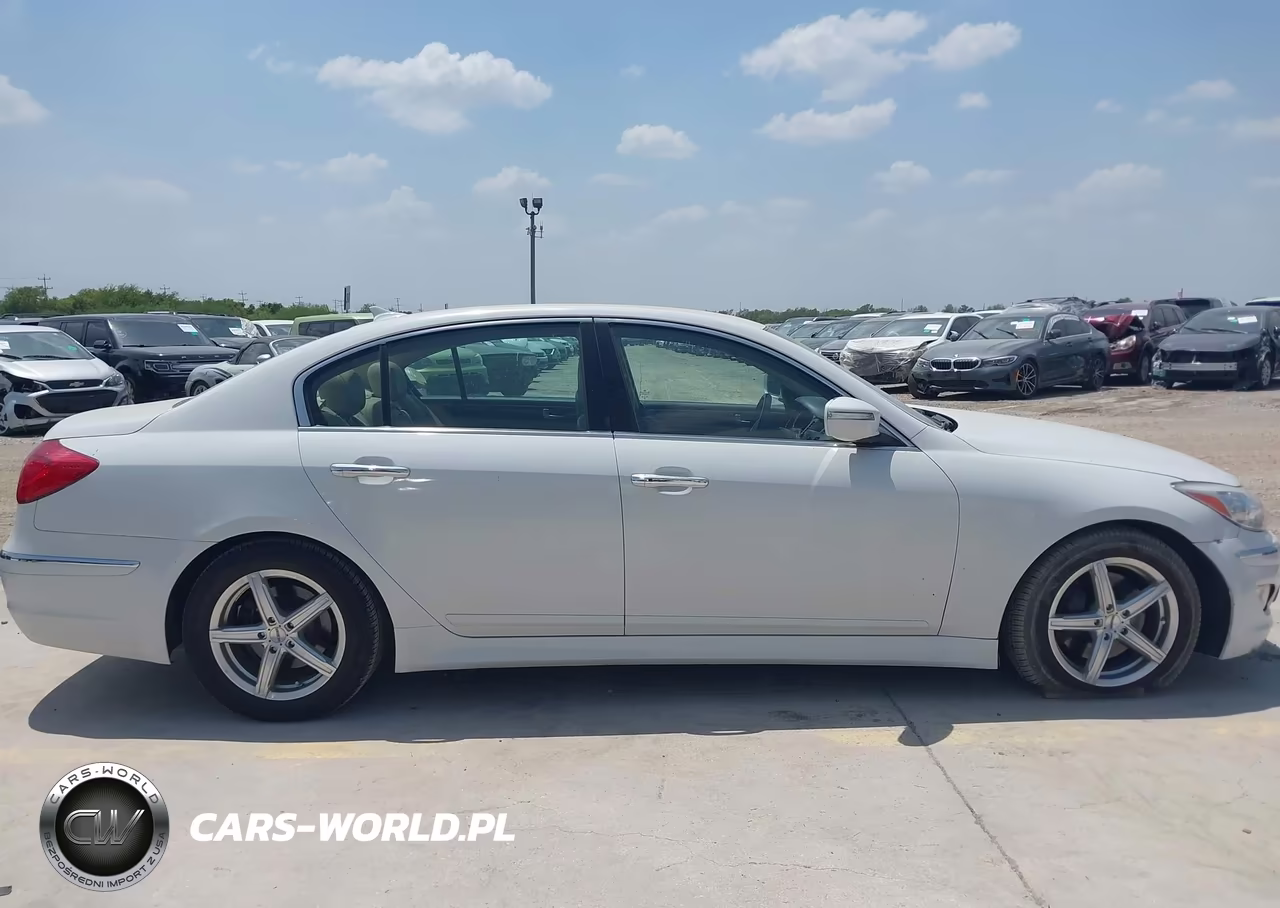 2013 Hyundai Genesis 3.8 VIN:KMHGC4DD0DU243991 - 13