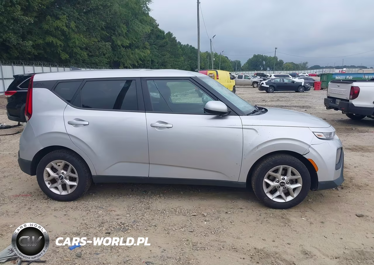 2020 Kia Soul S VIN:KNDJ23AU6L7038958 - 13