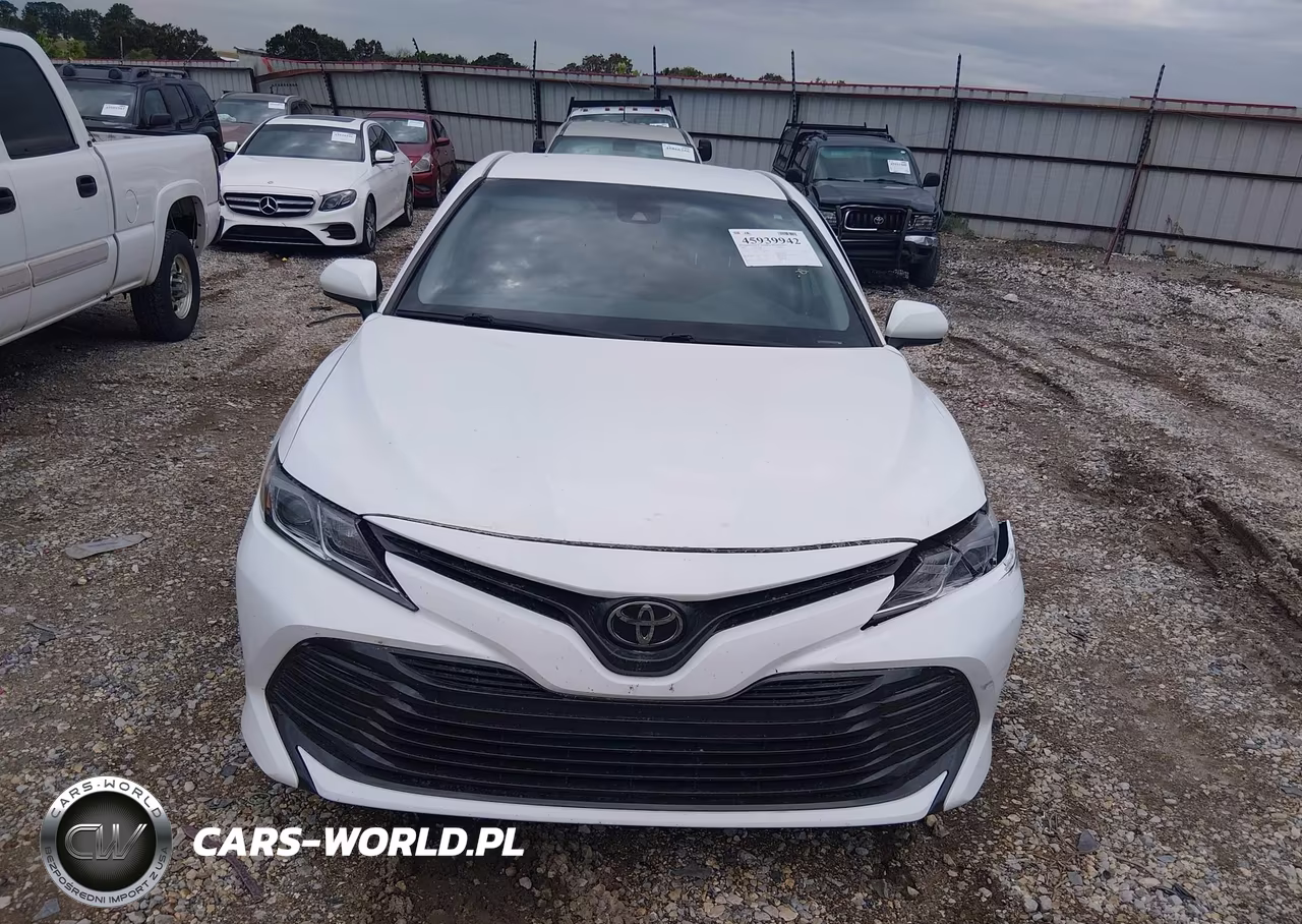 2020 Toyota Camry Le VIN:4T1C11AK3LU910623 - 12