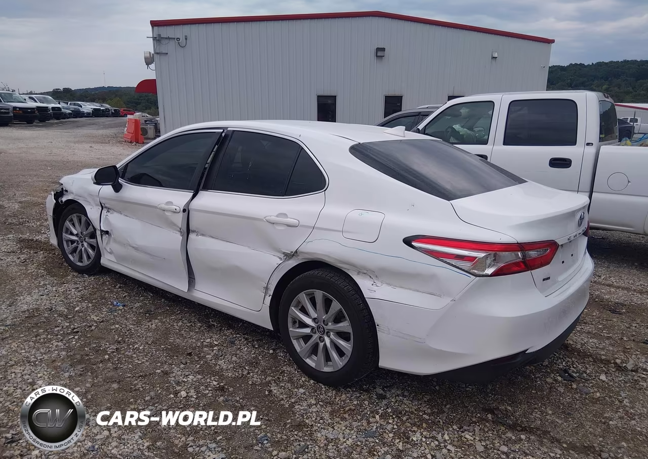 2020 Toyota Camry Le VIN:4T1C11AK3LU910623 - 3