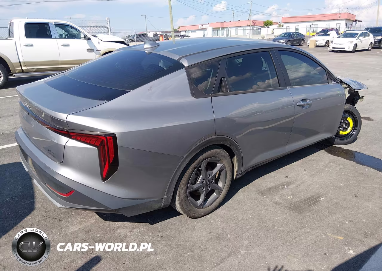 2025 Kia K4 Lxs VIN:3KPFT4DE9SE096946 - 4