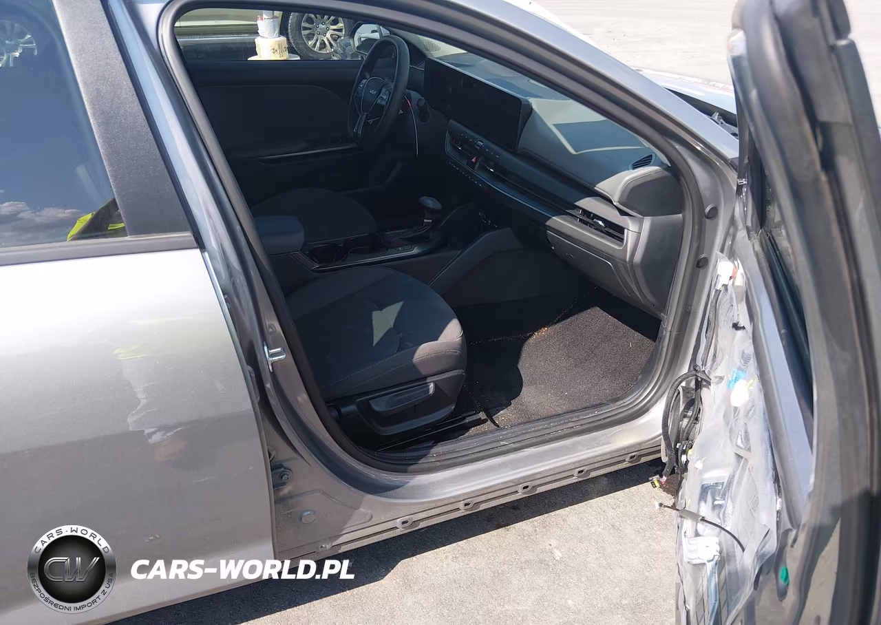 2025 Kia K4 Lxs VIN:3KPFT4DE9SE096946 - 5