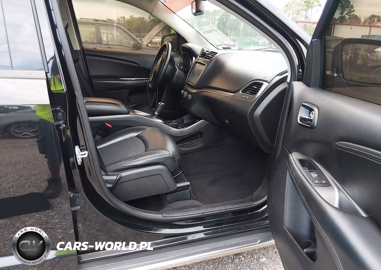 2017 Dodge Journey Crossroad Plus VIN:3C4PDCGB2HT524440 - 5
