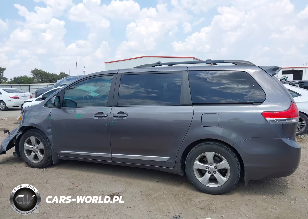 2013 Toyota Sienna Le V6 8 Passenger VIN:5TDKK3DC1DS328751 - 14
