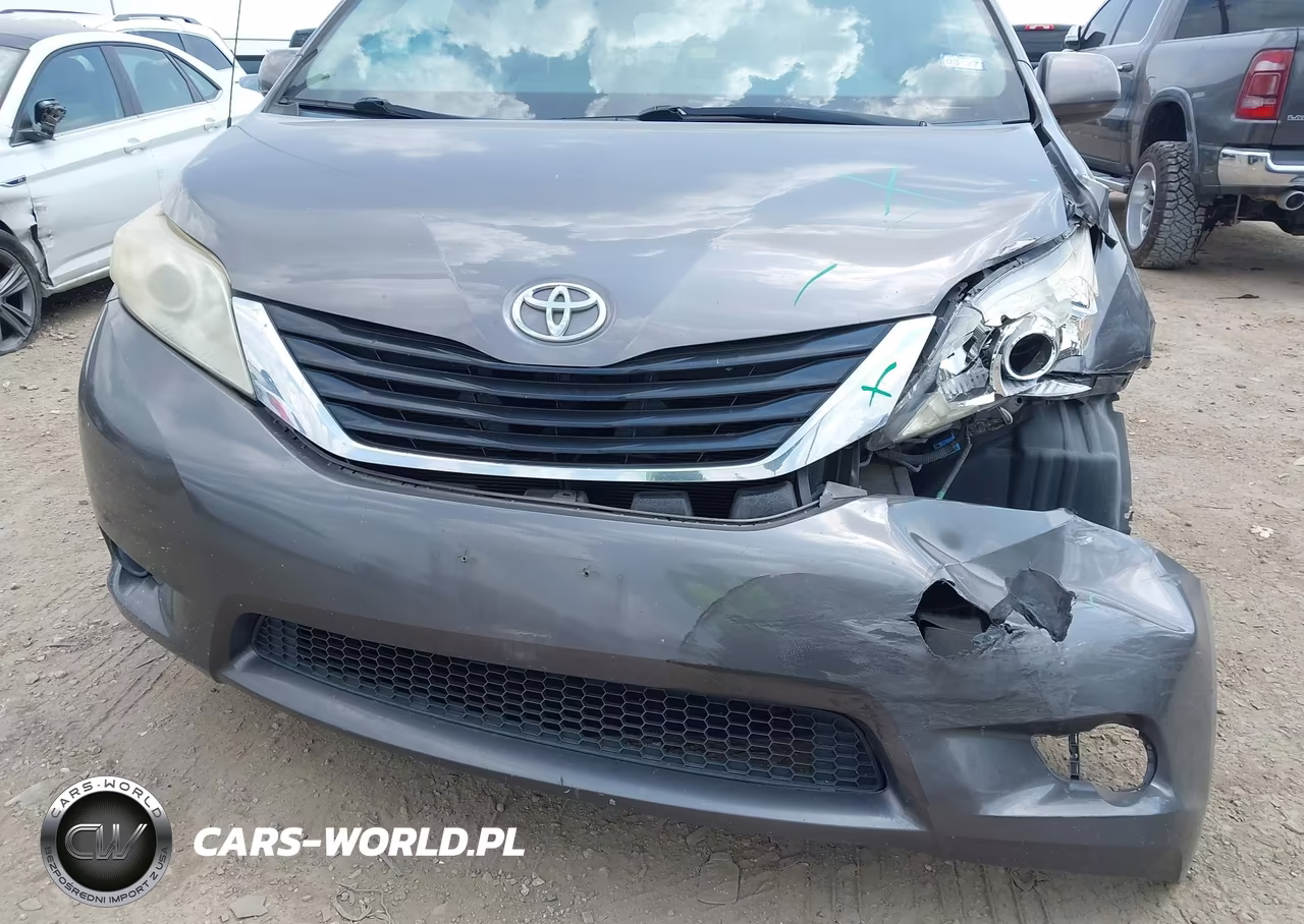 2013 Toyota Sienna Le V6 8 Passenger VIN:5TDKK3DC1DS328751 - 17