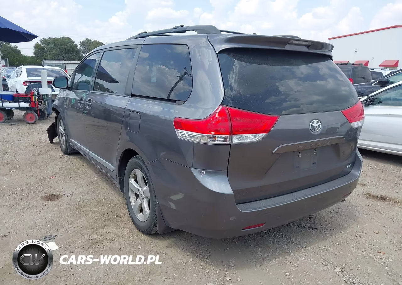 2013 Toyota Sienna Le V6 8 Passenger VIN:5TDKK3DC1DS328751 - 3
