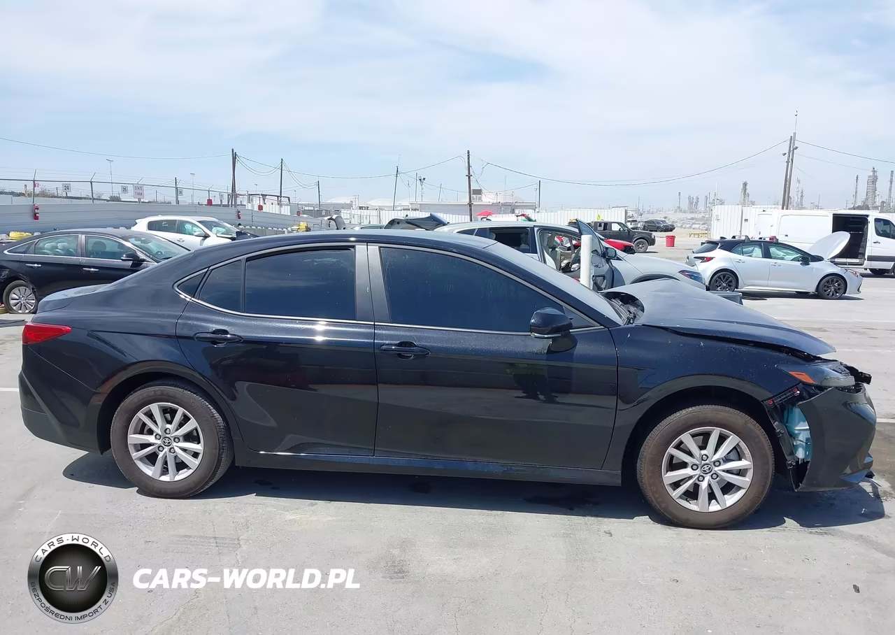 2026 Toyota Camry Le VIN:4T1DAACK1TU237543 - 17
