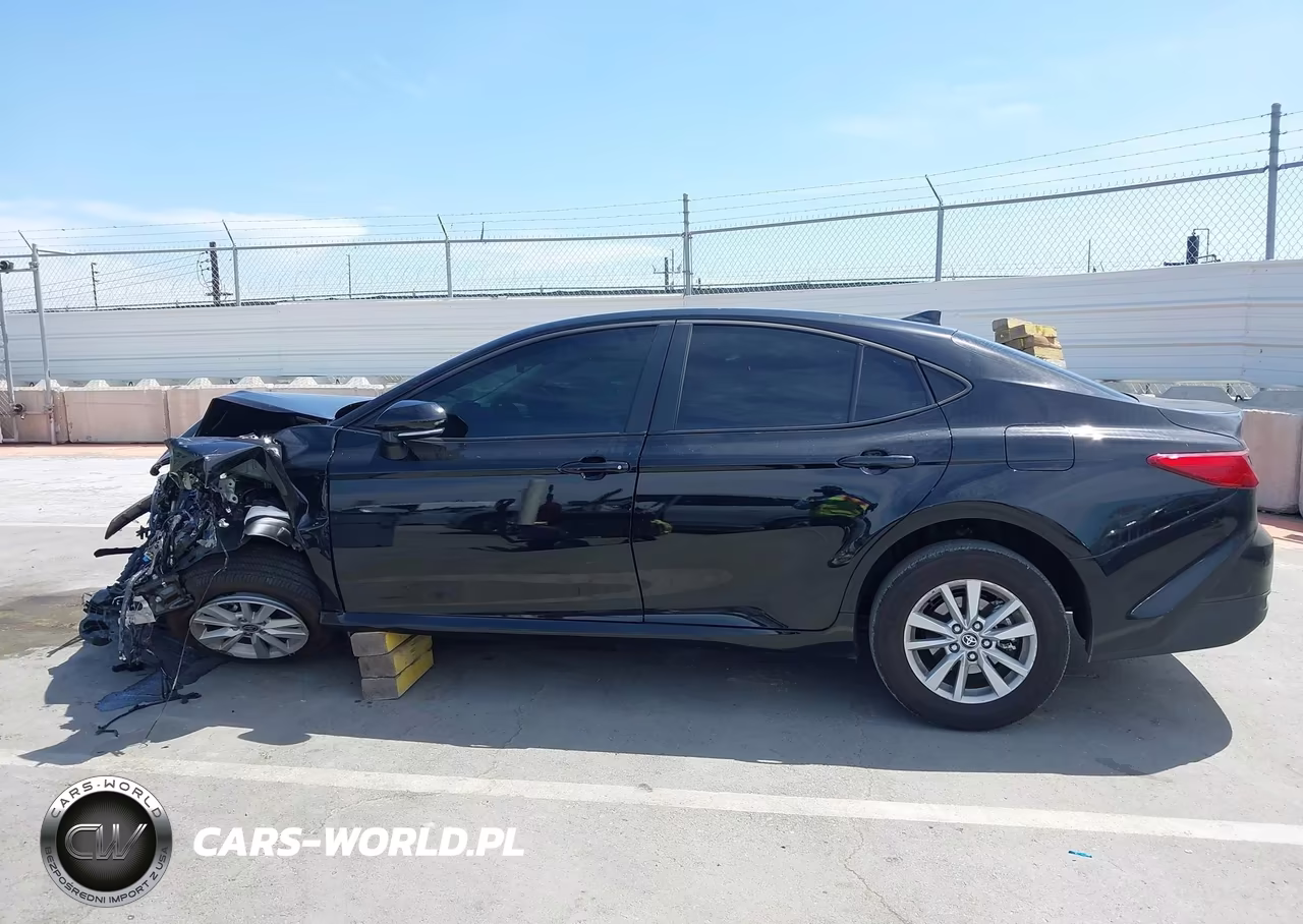 2026 Toyota Camry Le VIN:4T1DAACK1TU237543 - 18