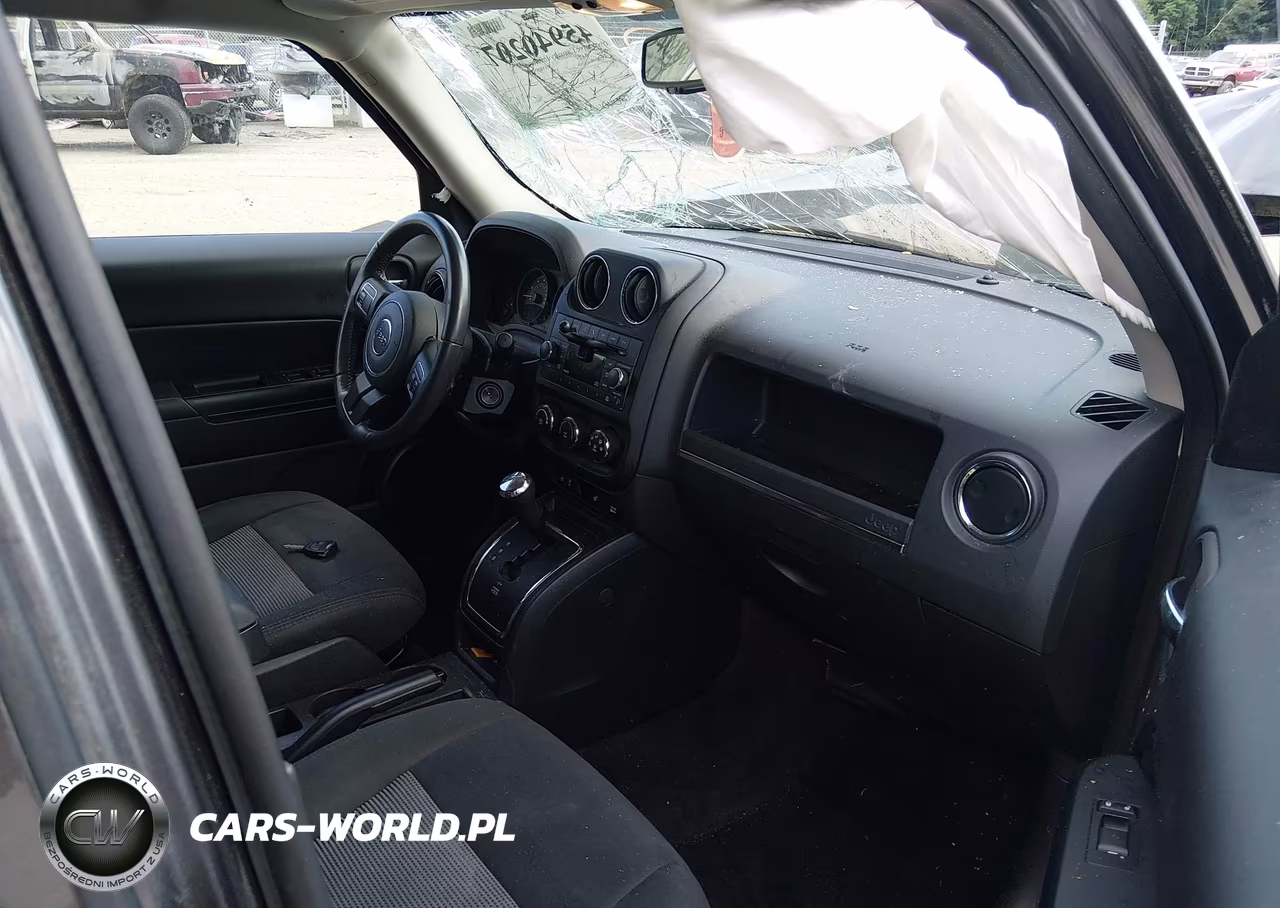 2016 Jeep Patriot Latitude VIN:1C4NJRFB8GD523124 - 5