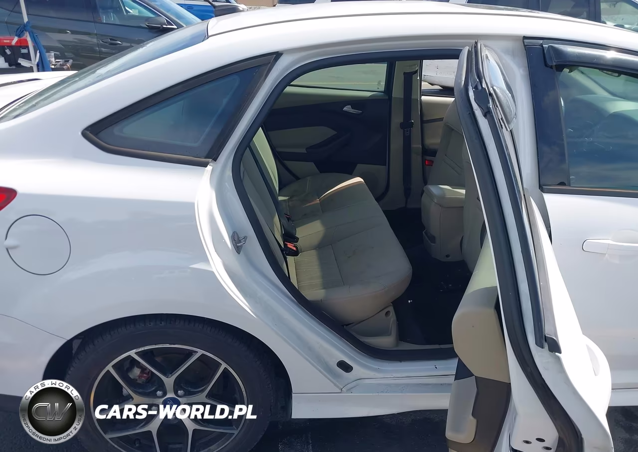 2015 Ford Focus Se VIN:1FADP3F20FL279695 - 8