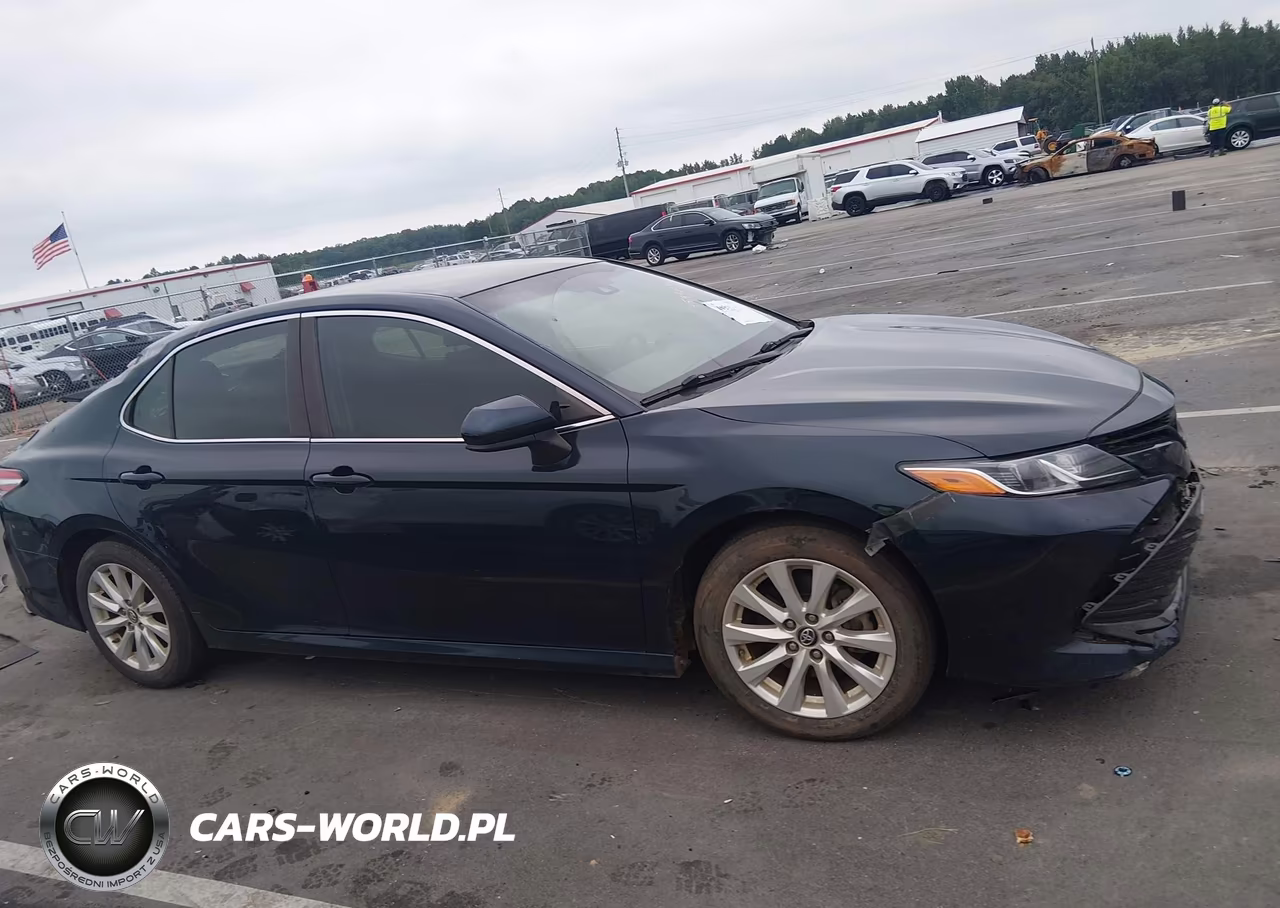 2018 Toyota Camry Le VIN:4T1B11HK2JU507392 - 14