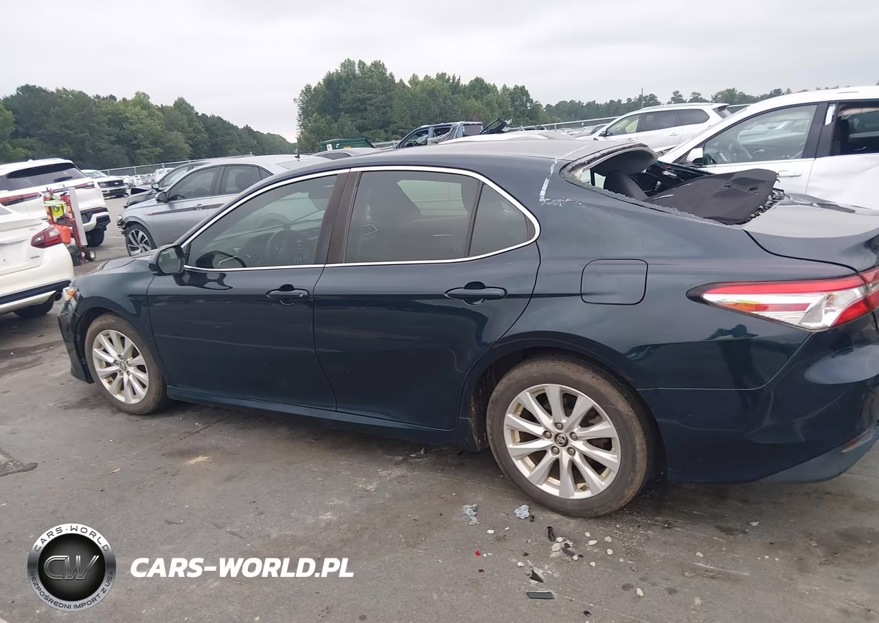 2018 Toyota Camry Le VIN:4T1B11HK2JU507392 - 15