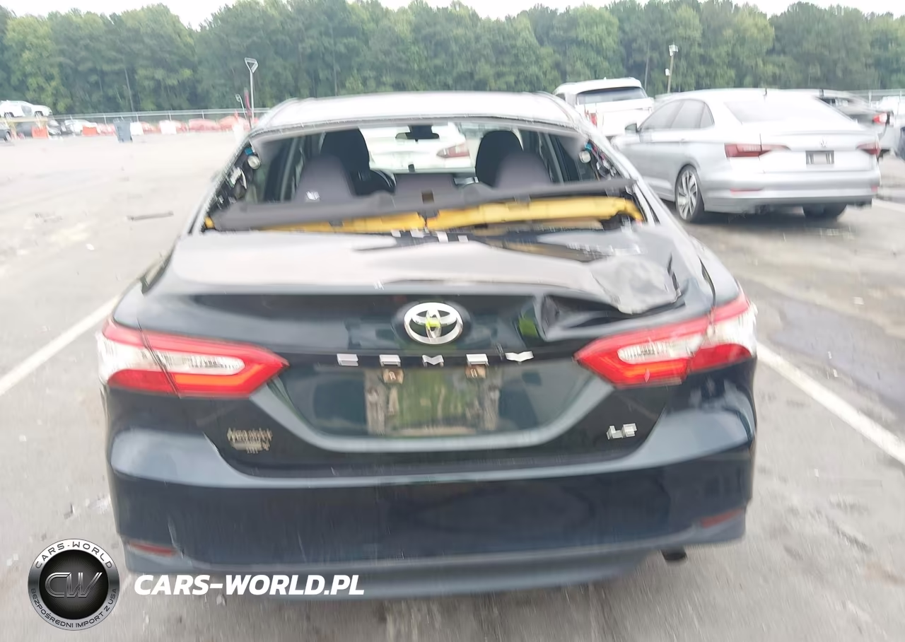 2018 Toyota Camry Le VIN:4T1B11HK2JU507392 - 17