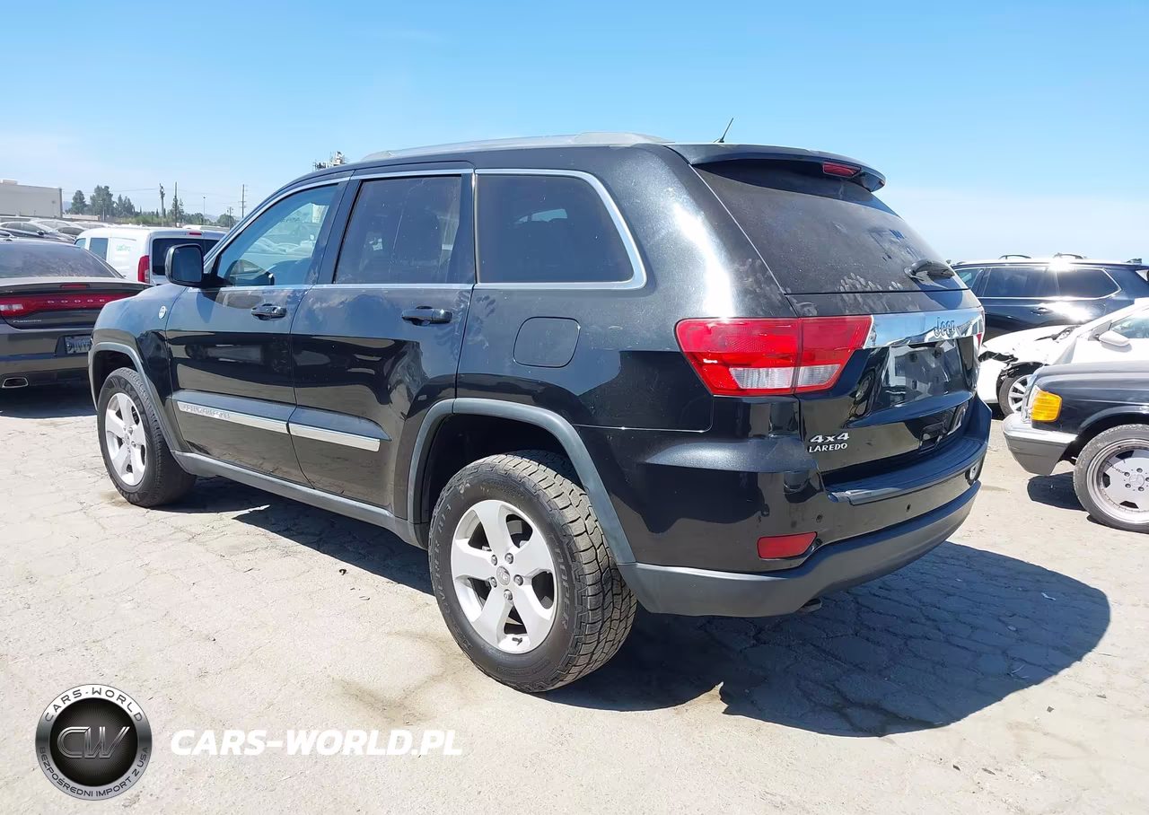 2013 Jeep Grand Cherokee Laredo VIN:1C4RJFAG6DC518458 - 3