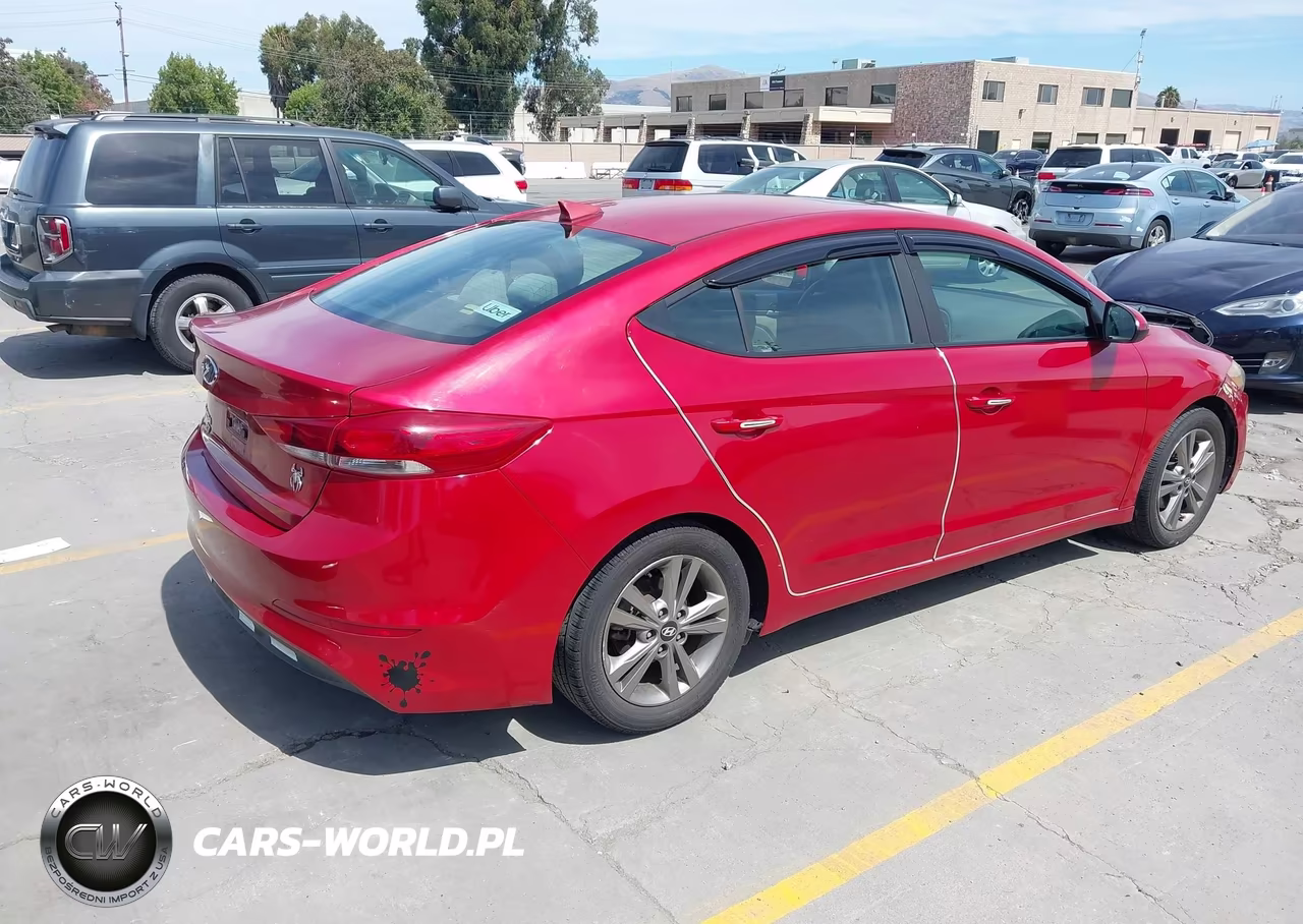 2018 Hyundai Elantra Value Edition VIN:5NPD84LF7JH354121 - 4