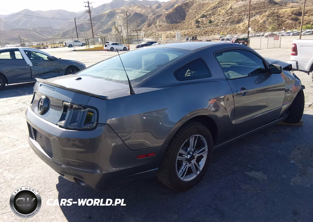 2014 Ford Mustang V6 VIN:1ZVBP8AMXE5333317 - 4