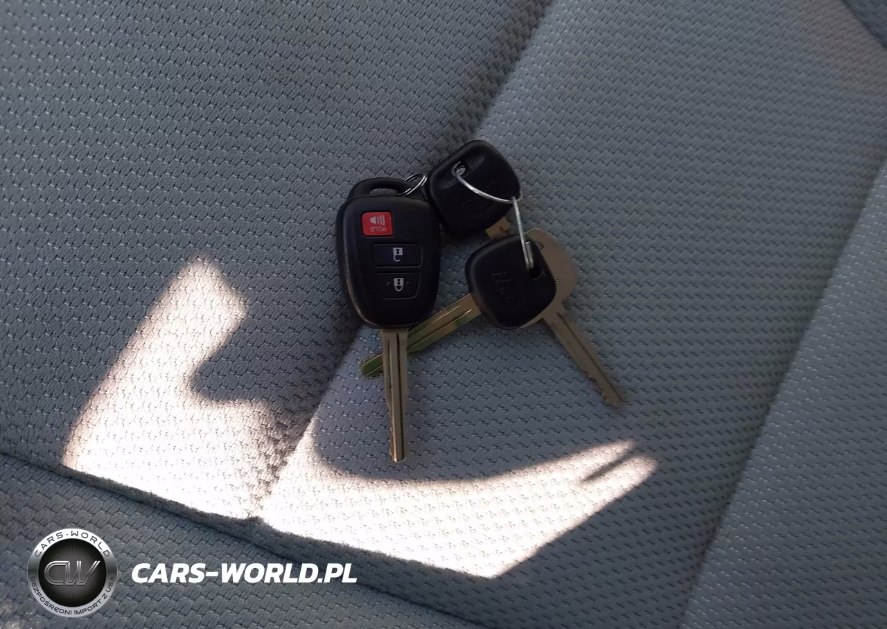2012 Toyota Prius C One VIN:JTDKDTB37C1013901 - 11